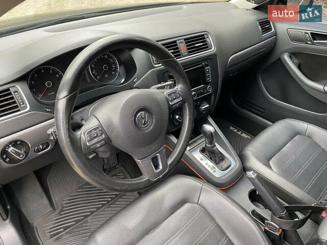 Черный Фольксваген Джетта, объемом двигателя 2.5 л и пробегом 239 тыс. км за 10200 $, фото 38 на Automoto.ua