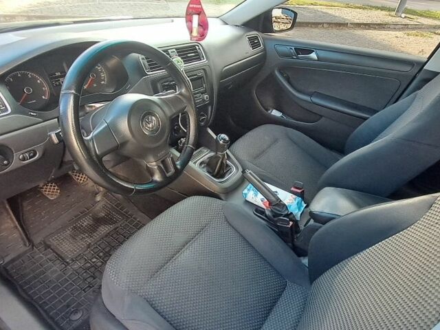 Чорний Фольксваген Джетта, об'ємом двигуна 2 л та пробігом 265 тис. км за 7200 $, фото 5 на Automoto.ua