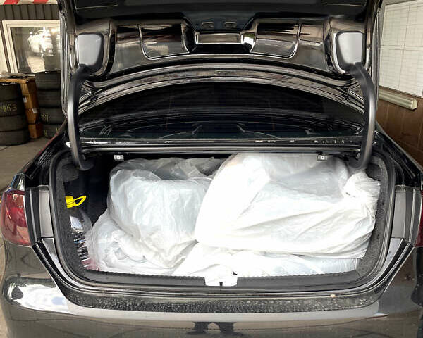 Черный Фольксваген Джетта, объемом двигателя 1.8 л и пробегом 168 тыс. км за 9200 $, фото 5 на Automoto.ua