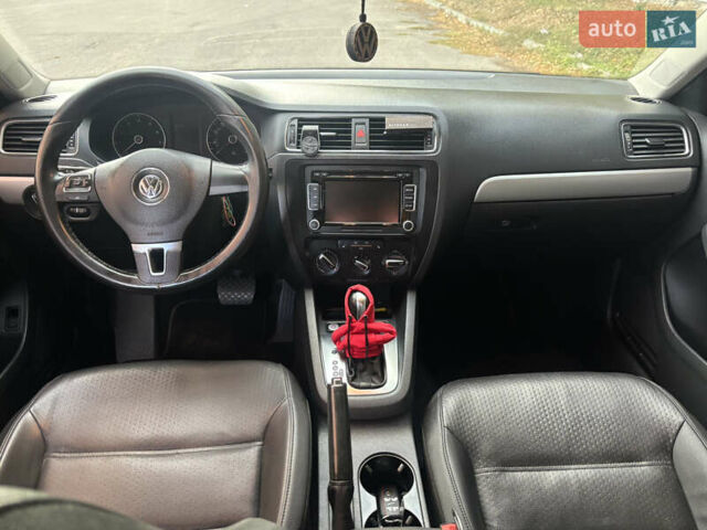 Черный Фольксваген Джетта, объемом двигателя 1.8 л и пробегом 220 тыс. км за 9500 $, фото 4 на Automoto.ua