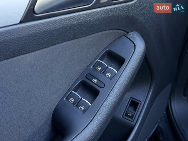 Черный Фольксваген Джетта, объемом двигателя 1.4 л и пробегом 170 тыс. км за 8700 $, фото 16 на Automoto.ua