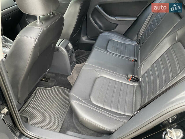 Черный Фольксваген Джетта, объемом двигателя 2.47 л и пробегом 239 тыс. км за 9900 $, фото 31 на Automoto.ua