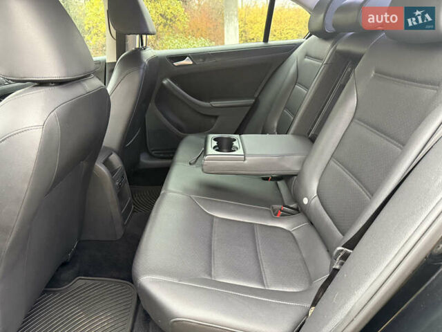 Черный Фольксваген Джетта, объемом двигателя 1.8 л и пробегом 240 тыс. км за 7800 $, фото 9 на Automoto.ua