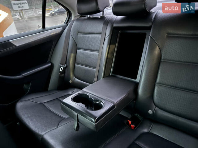 Черный Фольксваген Джетта, объемом двигателя 1.8 л и пробегом 296 тыс. км за 8299 $, фото 12 на Automoto.ua