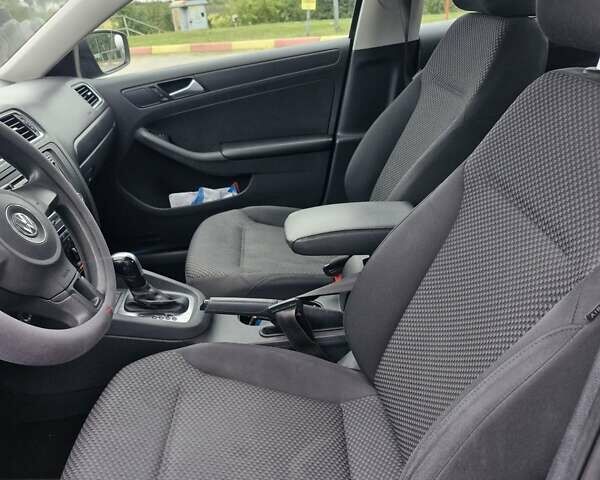 Фольксваген Джетта 2013 в Львове на Automoto.ua Черный Фольксваген Джетта, объемом двигателя 1.98 л и пробегом 228 тыс. км за 7999 $, фото 19 на Automoto.ua