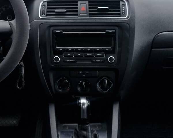 Фольксваген Джетта 2013 в Львове на Automoto.ua Черный Фольксваген Джетта, объемом двигателя 1.98 л и пробегом 228 тыс. км за 7999 $, фото 14 на Automoto.ua