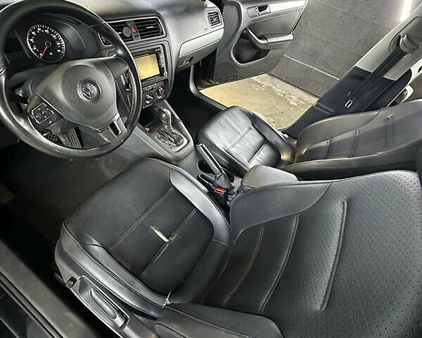 Черный Фольксваген Джетта, объемом двигателя 1.8 л и пробегом 188 тыс. км за 10000 $, фото 11 на Automoto.ua