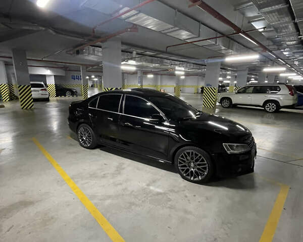 Черный Фольксваген Джетта, объемом двигателя 1.8 л и пробегом 188 тыс. км за 10000 $, фото 2 на Automoto.ua