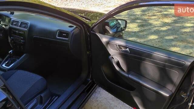 Черный Фольксваген Джетта, объемом двигателя 1.98 л и пробегом 133 тыс. км за 9400 $, фото 2 на Automoto.ua