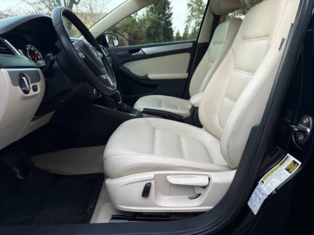 Черный Фольксваген Джетта, объемом двигателя 1.8 л и пробегом 86 тыс. км за 7000 $, фото 9 на Automoto.ua