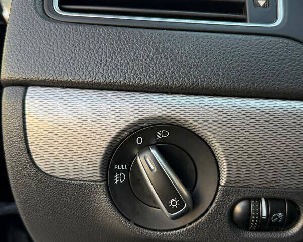 Черный Фольксваген Джетта, объемом двигателя 1.8 л и пробегом 180 тыс. км за 9599 $, фото 25 на Automoto.ua