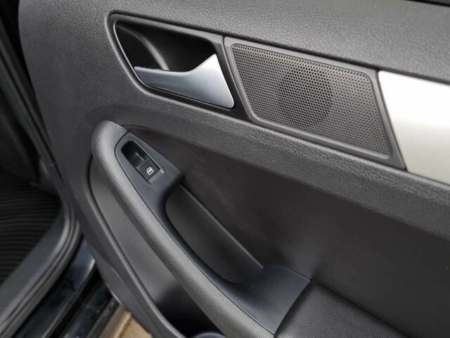 Чорний Фольксваген Джетта, об'ємом двигуна 1.8 л та пробігом 158 тис. км за 8699 $, фото 16 на Automoto.ua