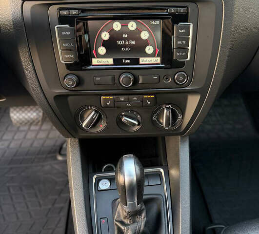 Черный Фольксваген Джетта, объемом двигателя 1.8 л и пробегом 180 тыс. км за 9599 $, фото 27 на Automoto.ua