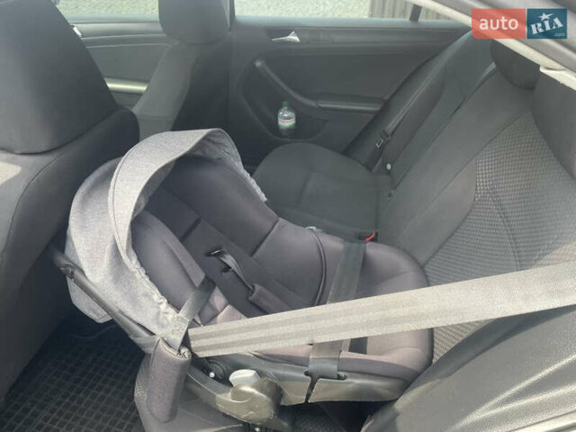 Черный Фольксваген Джетта, объемом двигателя 2 л и пробегом 133 тыс. км за 11000 $, фото 9 на Automoto.ua