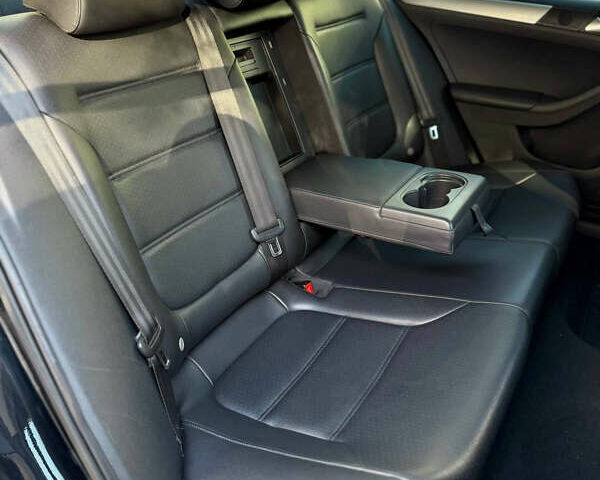 Черный Фольксваген Джетта, объемом двигателя 1.8 л и пробегом 180 тыс. км за 9599 $, фото 18 на Automoto.ua