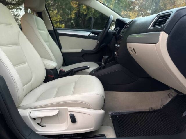 Черный Фольксваген Джетта, объемом двигателя 1.8 л и пробегом 86 тыс. км за 7000 $, фото 10 на Automoto.ua