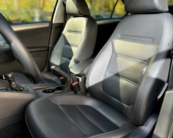 Черный Фольксваген Джетта, объемом двигателя 1.8 л и пробегом 180 тыс. км за 9599 $, фото 11 на Automoto.ua