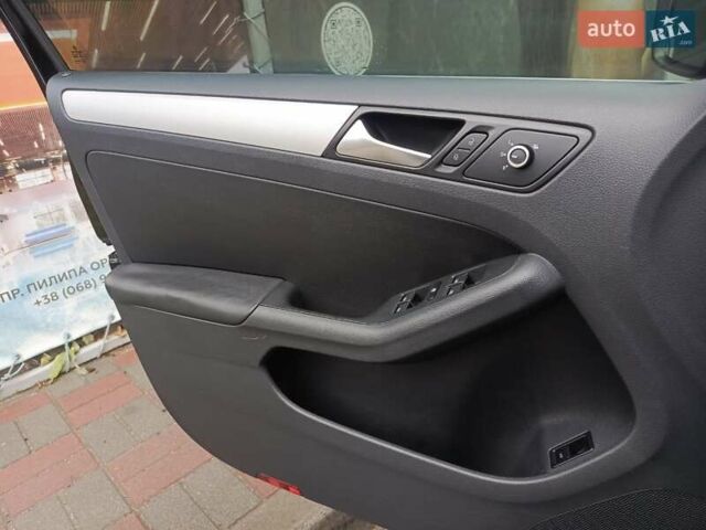 Черный Фольксваген Джетта, объемом двигателя 1.8 л и пробегом 157 тыс. км за 11999 $, фото 49 на Automoto.ua