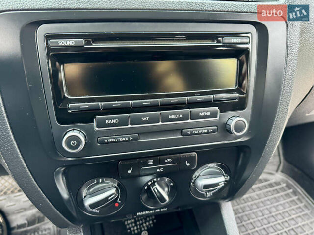 Черный Фольксваген Джетта, объемом двигателя 1.8 л и пробегом 220 тыс. км за 8500 $, фото 15 на Automoto.ua