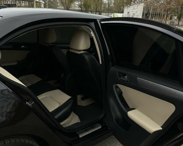 Черный Фольксваген Джетта, объемом двигателя 1.8 л и пробегом 120 тыс. км за 12500 $, фото 12 на Automoto.ua