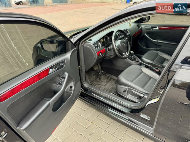 Черный Фольксваген Джетта, объемом двигателя 1.8 л и пробегом 220 тыс. км за 8500 $, фото 18 на Automoto.ua