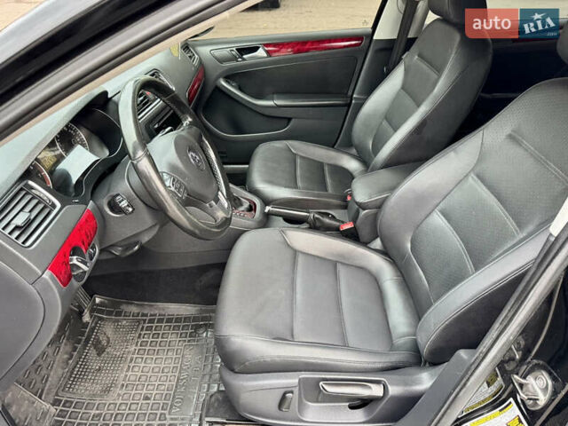 Черный Фольксваген Джетта, объемом двигателя 1.8 л и пробегом 220 тыс. км за 8500 $, фото 23 на Automoto.ua