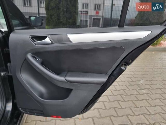 Чорний Фольксваген Джетта, об'ємом двигуна 1.8 л та пробігом 158 тис. км за 8699 $, фото 45 на Automoto.ua