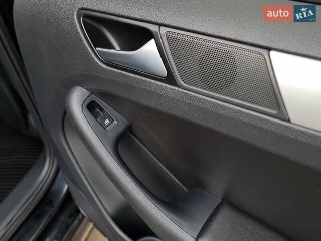 Чорний Фольксваген Джетта, об'ємом двигуна 1.8 л та пробігом 158 тис. км за 8699 $, фото 46 на Automoto.ua