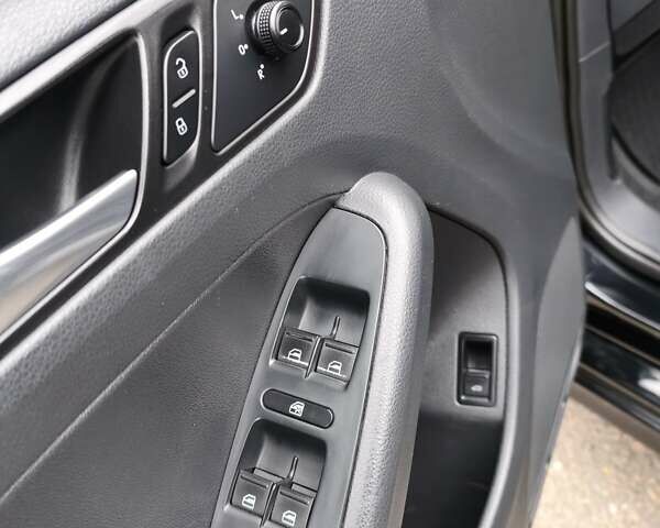 Черный Фольксваген Джетта, объемом двигателя 2 л и пробегом 223 тыс. км за 8600 $, фото 27 на Automoto.ua