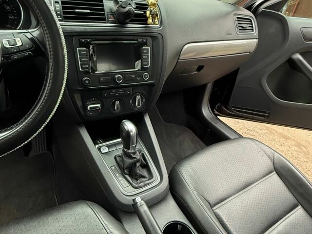 Черный Фольксваген Джетта, объемом двигателя 1.8 л и пробегом 150 тыс. км за 9999 $, фото 11 на Automoto.ua