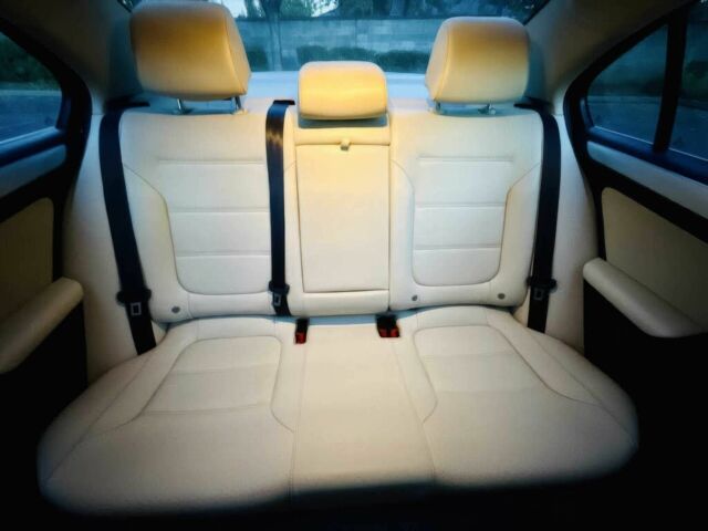 Черный Фольксваген Джетта, объемом двигателя 1.8 л и пробегом 86 тыс. км за 7000 $, фото 15 на Automoto.ua