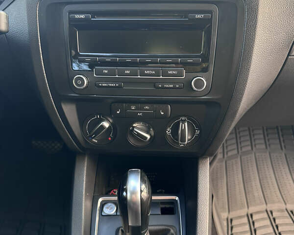 Черный Фольксваген Джетта, объемом двигателя 1.8 л и пробегом 270 тыс. км за 8600 $, фото 17 на Automoto.ua