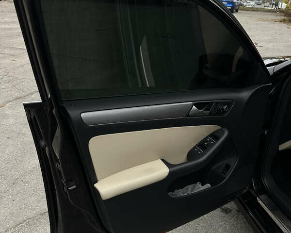 Черный Фольксваген Джетта, объемом двигателя 1.8 л и пробегом 120 тыс. км за 12500 $, фото 8 на Automoto.ua