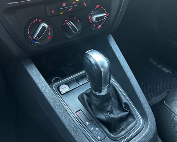 Черный Фольксваген Джетта, объемом двигателя 1.8 л и пробегом 134 тыс. км за 11000 $, фото 27 на Automoto.ua