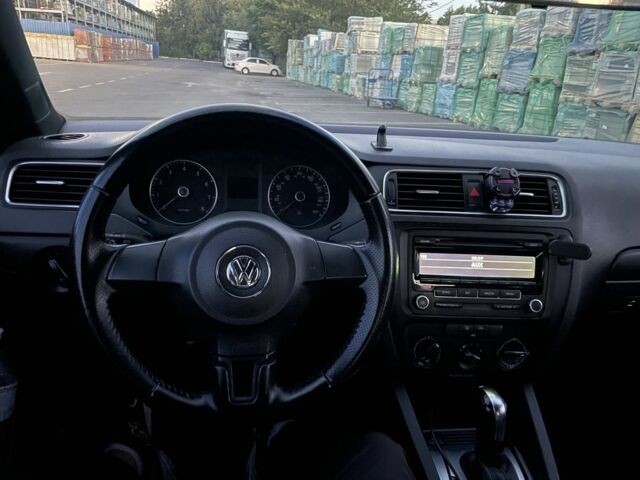 Черный Фольксваген Джетта, объемом двигателя 1.8 л и пробегом 250 тыс. км за 7900 $, фото 7 на Automoto.ua