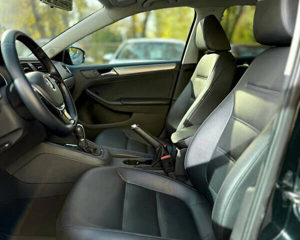 Черный Фольксваген Джетта, объемом двигателя 1.8 л и пробегом 180 тыс. км за 9599 $, фото 10 на Automoto.ua