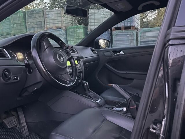 Черный Фольксваген Джетта, объемом двигателя 1.8 л и пробегом 250 тыс. км за 7900 $, фото 5 на Automoto.ua