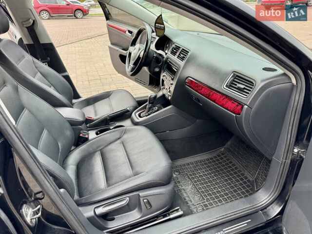 Черный Фольксваген Джетта, объемом двигателя 1.8 л и пробегом 220 тыс. км за 8500 $, фото 33 на Automoto.ua