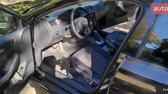 Черный Фольксваген Джетта, объемом двигателя 1.98 л и пробегом 133 тыс. км за 9400 $, фото 9 на Automoto.ua