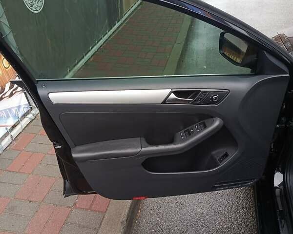 Черный Фольксваген Джетта, объемом двигателя 1.8 л и пробегом 157 тыс. км за 11999 $, фото 60 на Automoto.ua