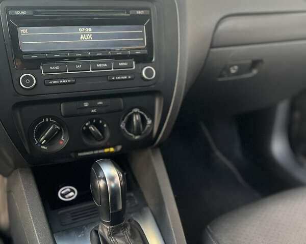 Фольксваген Джетта 2014 в Чернигове на Automoto.ua Черный Фольксваген Джетта, объемом двигателя 1.8 л и пробегом 192 тыс. км за 9500 $, фото 11 на Automoto.ua