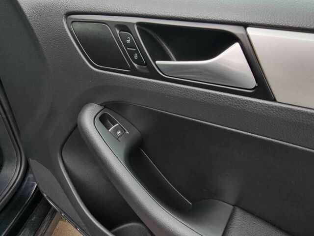 Чорний Фольксваген Джетта, об'ємом двигуна 1.8 л та пробігом 158 тис. км за 8699 $, фото 1 на Automoto.ua