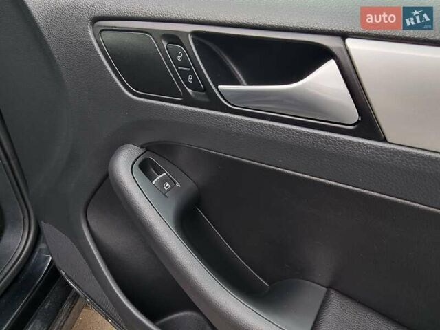 Чорний Фольксваген Джетта, об'ємом двигуна 1.8 л та пробігом 158 тис. км за 8699 $, фото 51 на Automoto.ua