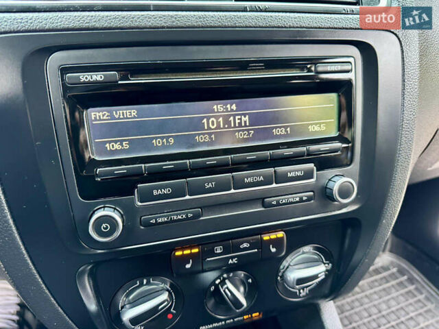 Черный Фольксваген Джетта, объемом двигателя 1.8 л и пробегом 220 тыс. км за 8500 $, фото 34 на Automoto.ua