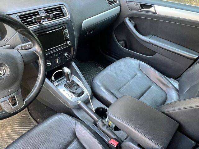 Черный Фольксваген Джетта, объемом двигателя 1.8 л и пробегом 142 тыс. км за 8500 $, фото 7 на Automoto.ua