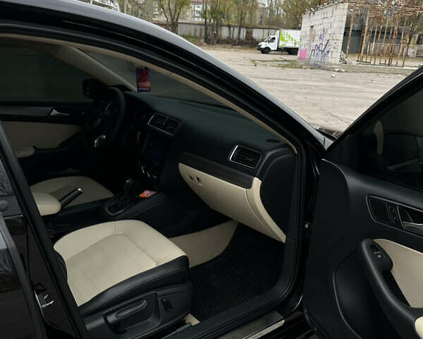 Черный Фольксваген Джетта, объемом двигателя 1.8 л и пробегом 120 тыс. км за 12500 $, фото 15 на Automoto.ua
