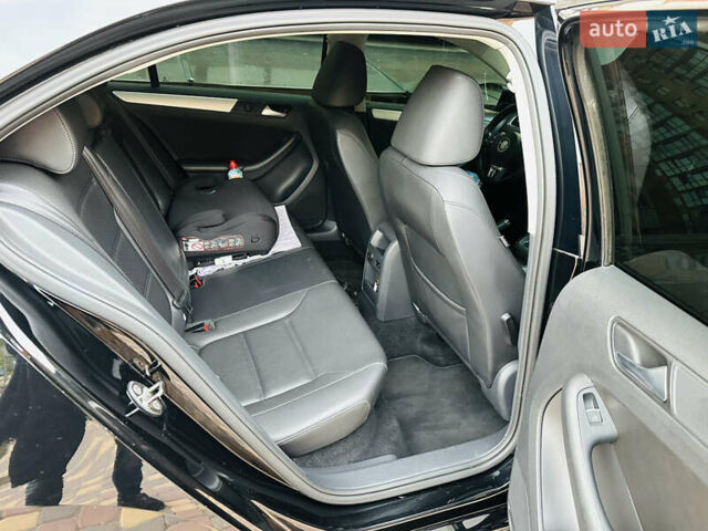 Черный Фольксваген Джетта, объемом двигателя 1.8 л и пробегом 160 тыс. км за 11550 $, фото 10 на Automoto.ua