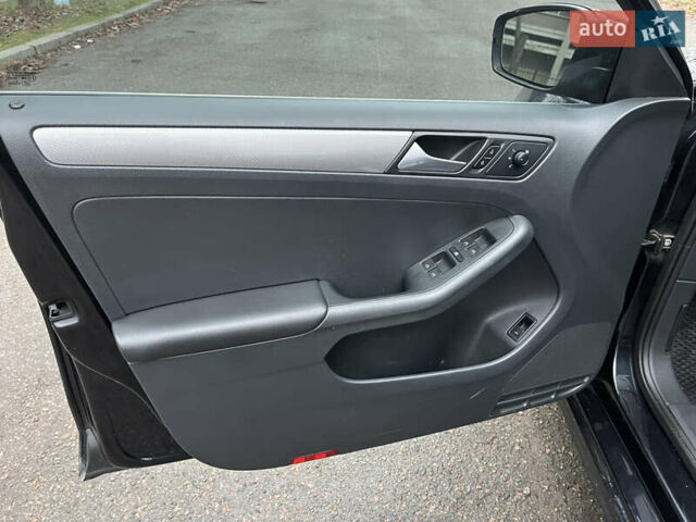 Черный Фольксваген Джетта, объемом двигателя 1.98 л и пробегом 145 тыс. км за 9400 $, фото 10 на Automoto.ua