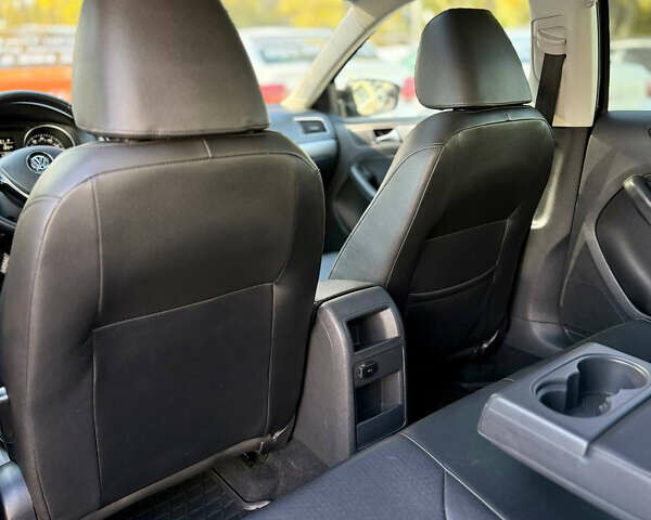 Черный Фольксваген Джетта, объемом двигателя 1.8 л и пробегом 180 тыс. км за 9599 $, фото 12 на Automoto.ua