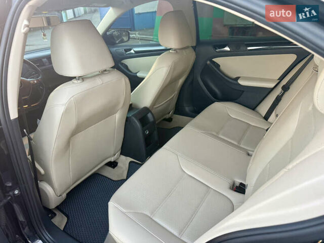 Черный Фольксваген Джетта, объемом двигателя 1.97 л и пробегом 173 тыс. км за 11300 $, фото 6 на Automoto.ua